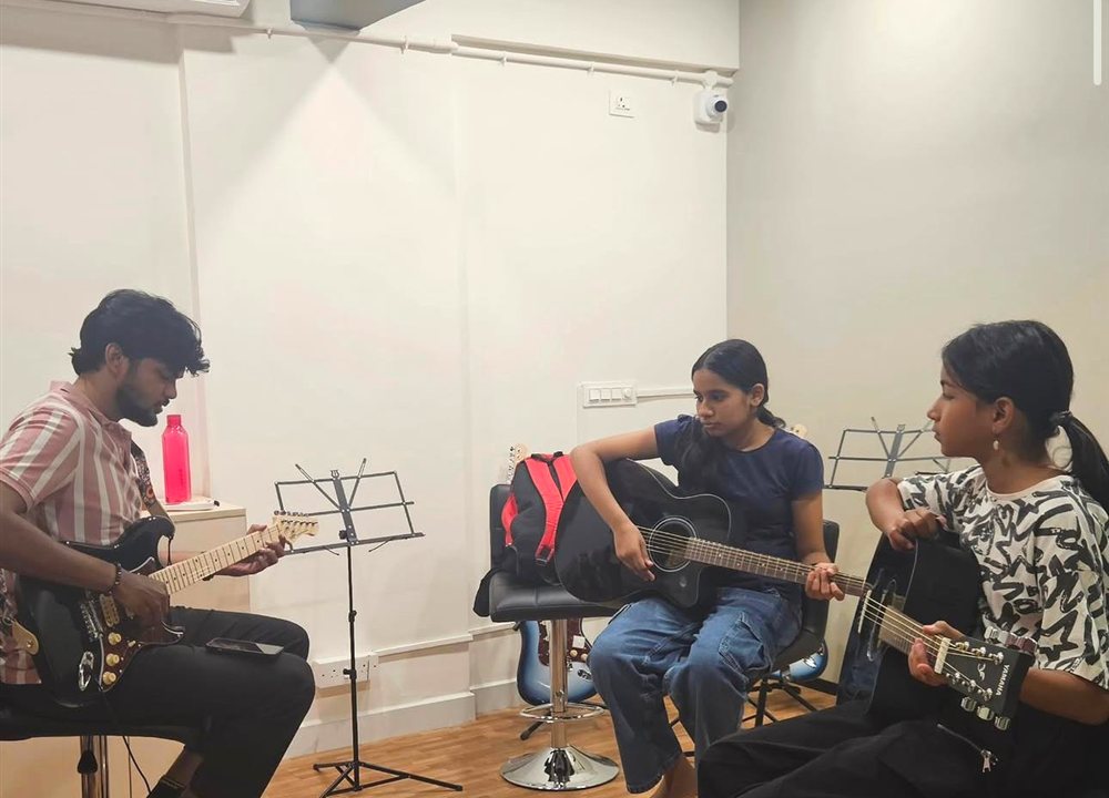Guitar group class at Muzeeka Whitefield